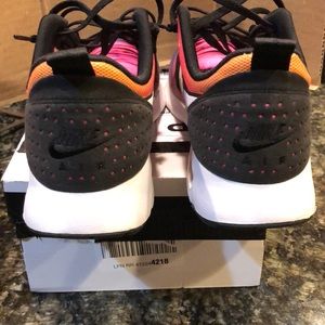 Men’s Nike air sneakers